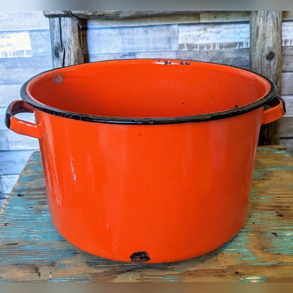 Vintage Tomato Red Enamel 9 1/3" Diameter Pot - Picture 4 of 13